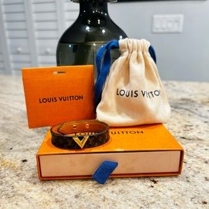 Sale! Louise Vuitton Bracelet